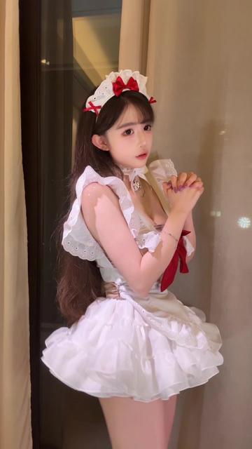 实在没想好文案,那就扭一个吧~ #甜妹舞 #性感舞蹈